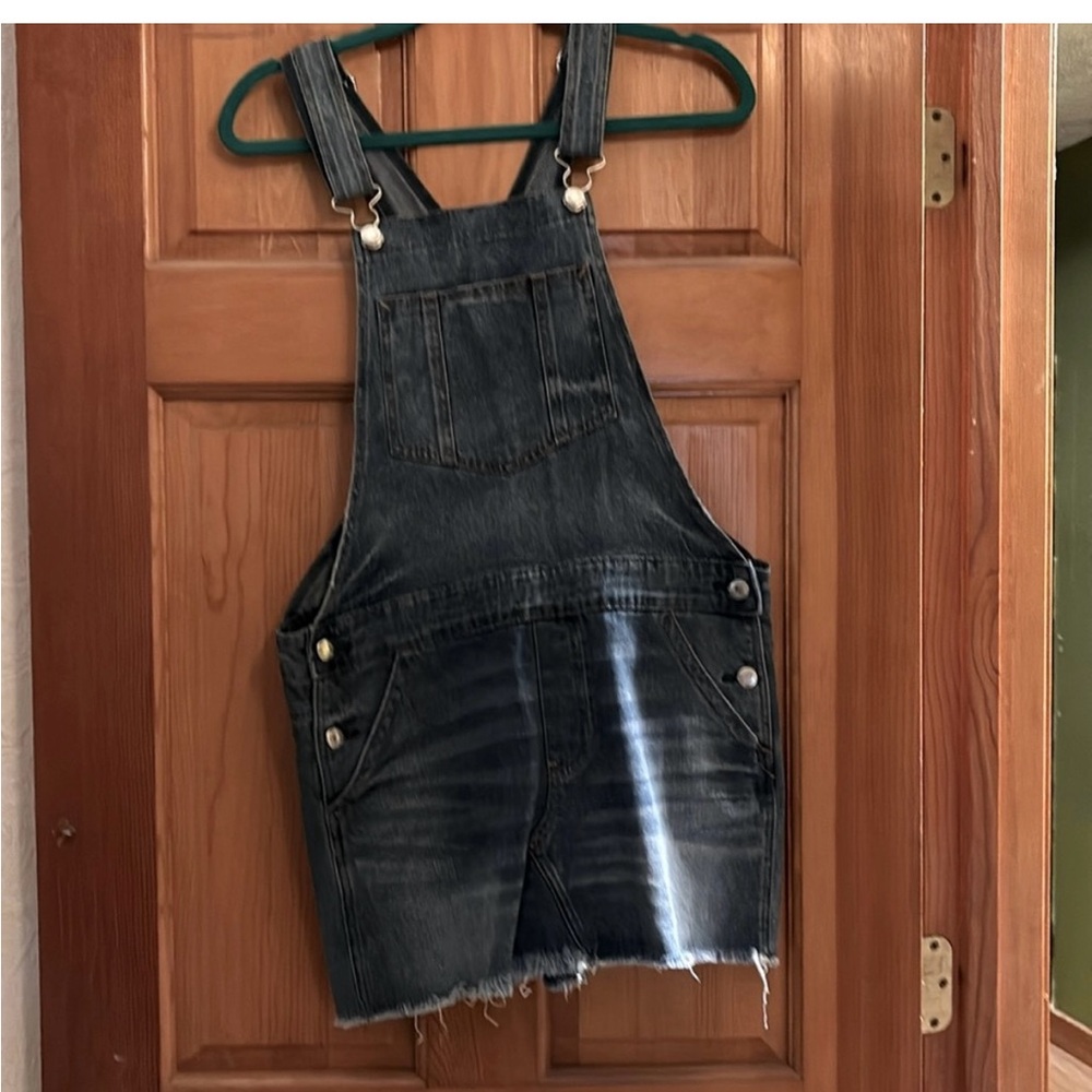 American eagle dark blue denim overall dress/skirt size medium.Fits bigger bust